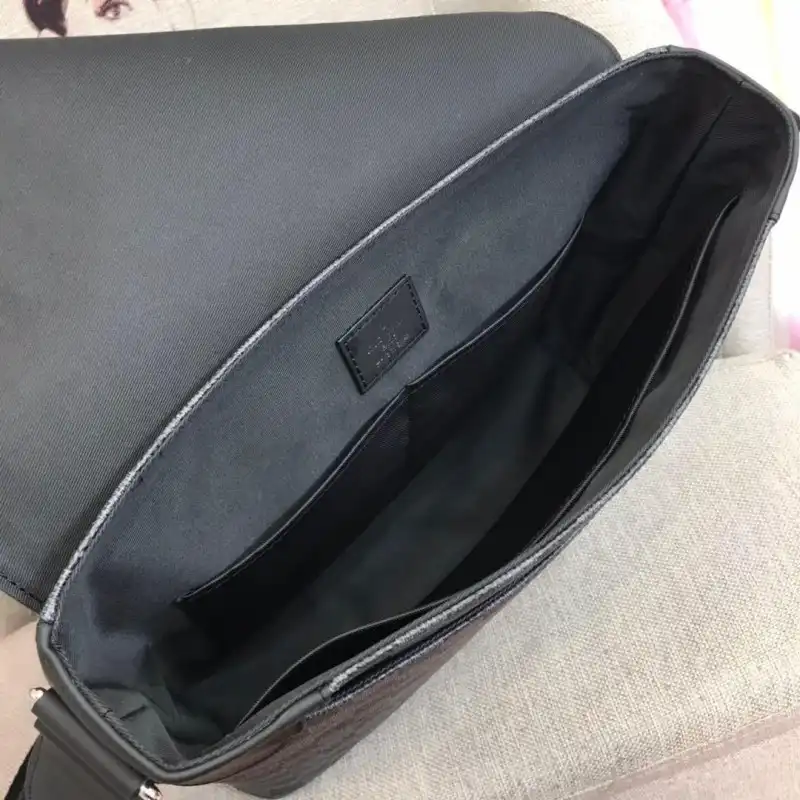 LV Bags 19B570250