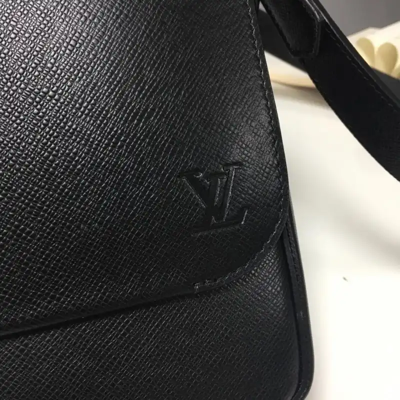 LV Bags 19B570301