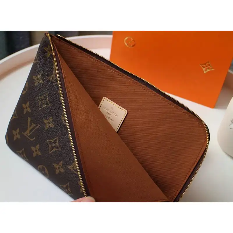 LV Bags 2010B570044