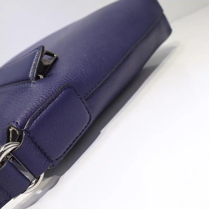 G*u*i crossbody bag 19gm0061