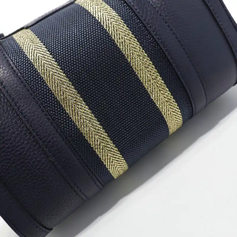 G*u*i bags 204b570087