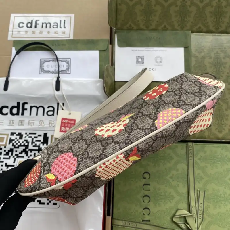 G*u*i s bags 2108ya0077