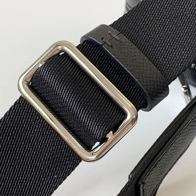 LV Bracelet 19HT0107