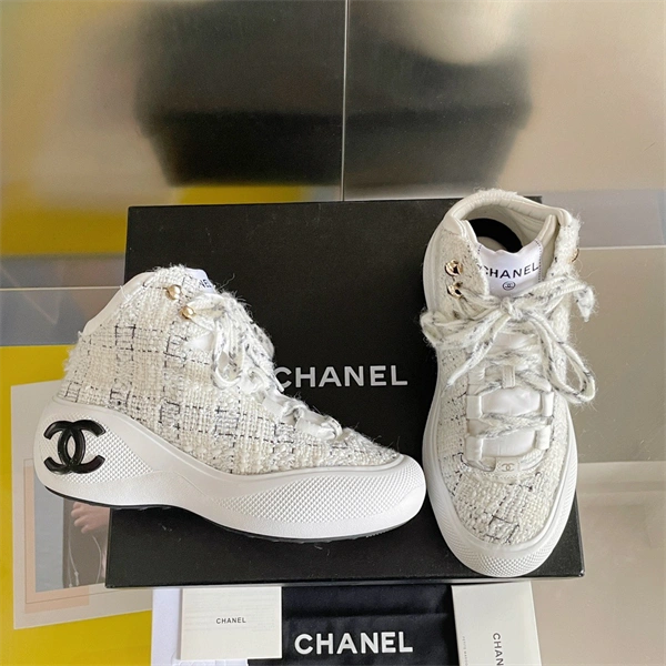 Lightweight CHANEL 2166