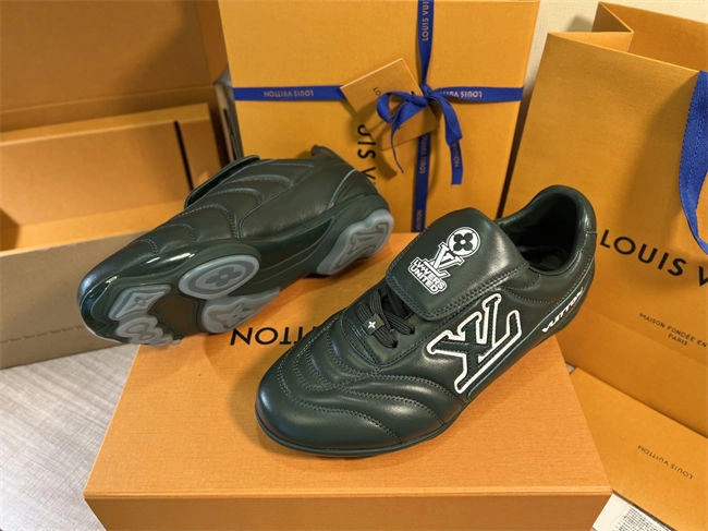 Louis Vuitton Sleek 1667