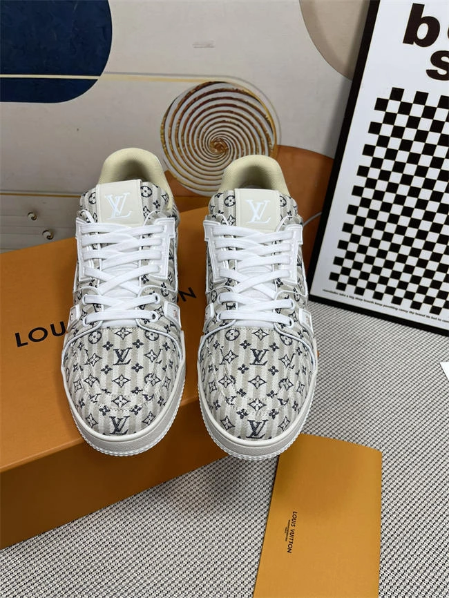 Minimalist Lv Trainer Sneaker 2110
