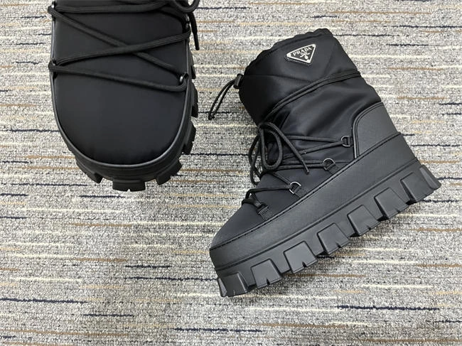 Elegant Prada Boot 3244